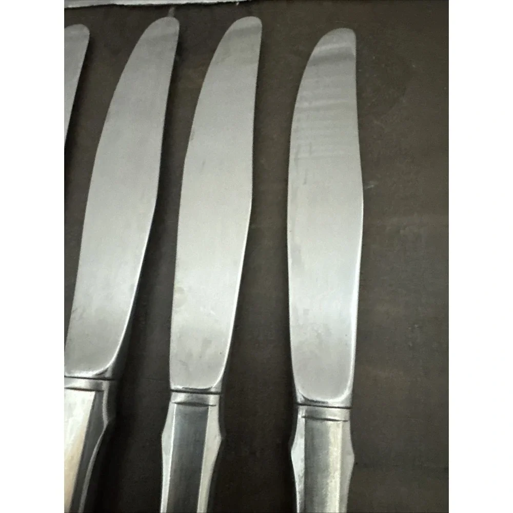 Oneida Ltd Silversmiths BENNINGTON Silver Plate DINNER KNIVES, 8 7/8